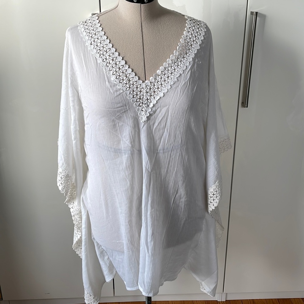 Beach Coverups in White Size-Medium/Large